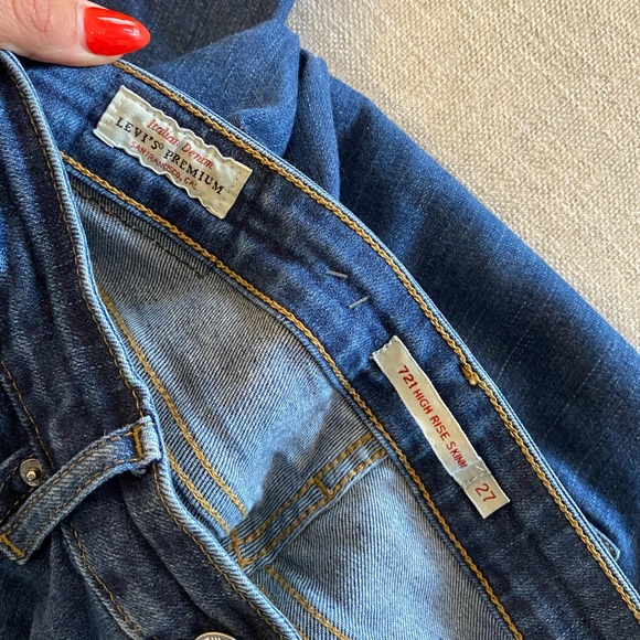 Levi’s 721 High Rise Skinny Jeans - Picture 3 of 6